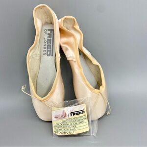 Freed of London Pointe Ballet Shoes New Studios Professional K V Cut Vamp